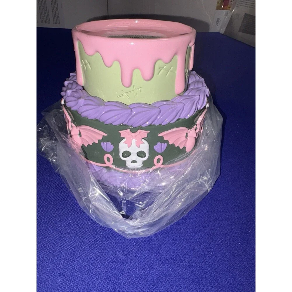 2025 Bath & Body Works Halloween Cake 3-Wick Candle Holder NEW - Picture 4 of 10